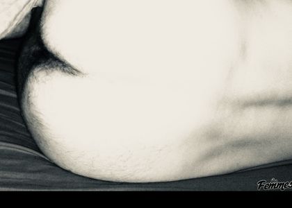 Qui vien ce positionner derrière moi